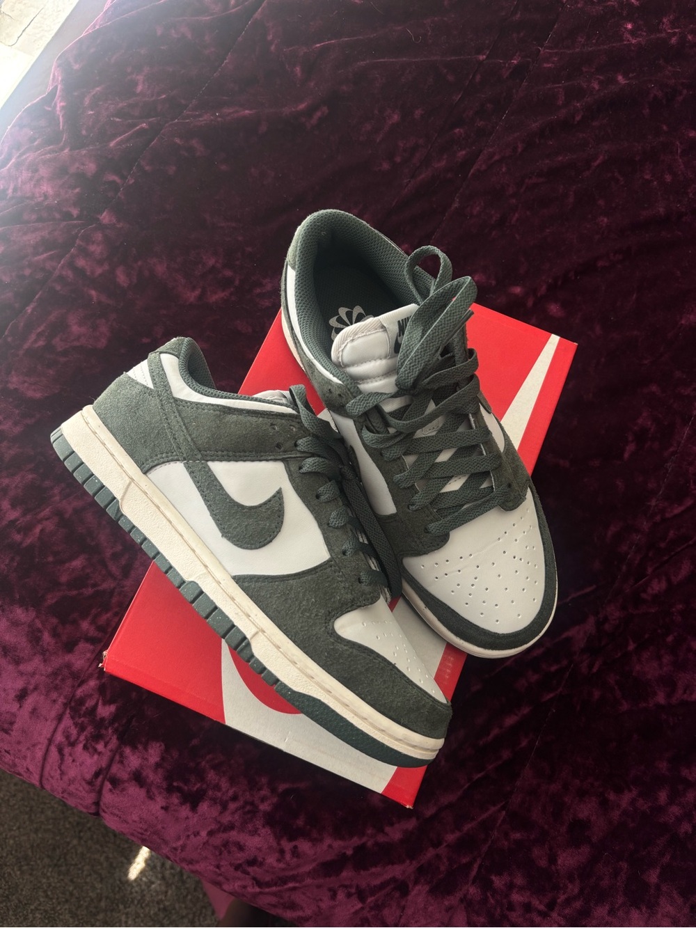 Nike unisex Green and White Low-Top Sneakers